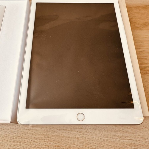 Apple iPad 9.7" Wifi Silver 32GB 6th Generation new