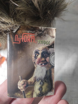 Ny Form Original 1980s Norwegian Handmade Fiddler Troll 17cm ύψος καινούριο με ετικέτα