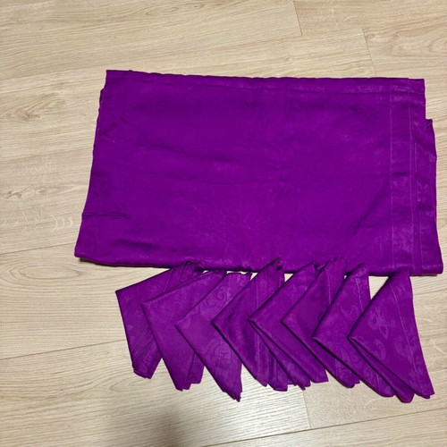 Zara Home tablecloth used 240x154 with 8 food napkins