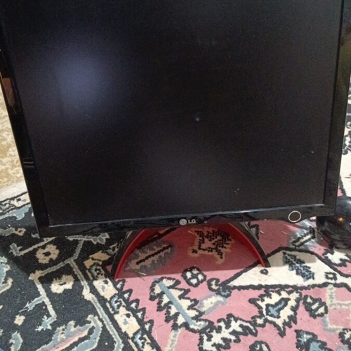 LG Flatron 22" monitor used with red base
