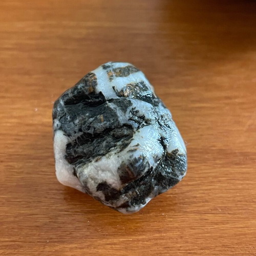 Set of 3 natural stones with quartz veins new