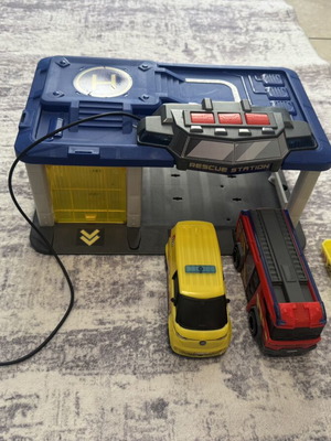 Dickie Toys S.O.S Station rescue toy set used
