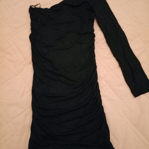 Dress with one sleeve black like new, fitted