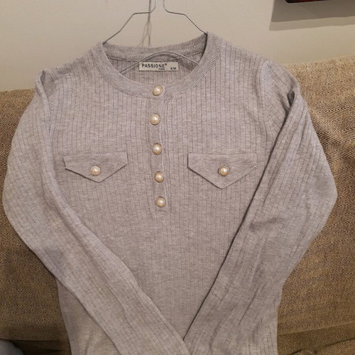 Knitted sweater with pearl buttons like new, gray