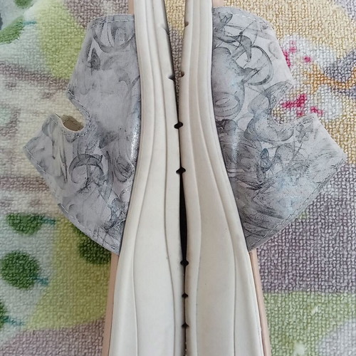 Just Anesis anatomical platform slippers like new, gray beige, size 41