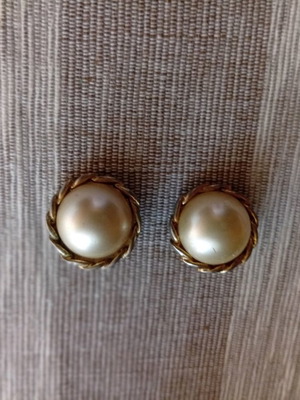Vintage pearl earrings used, white and gold