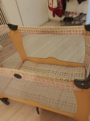 Graco playpen with carrying bag