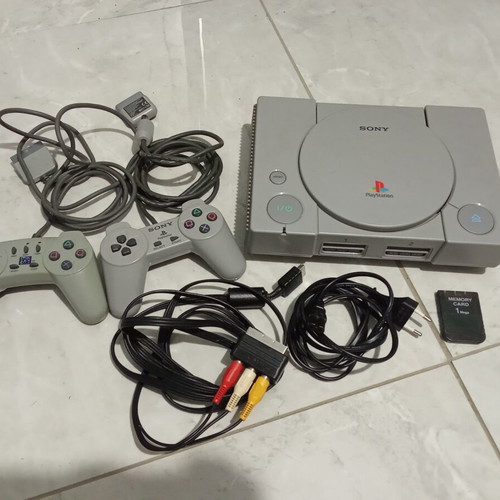 Sony PlayStation 1 SCPH-7502 console, complete set
