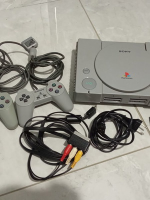 Sony PlayStation 1 SCPH-7502 console, complete set