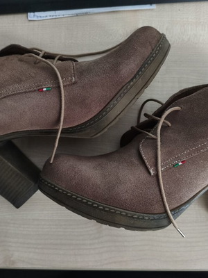 Ragazza leather ankle boots size 40 like new, brown