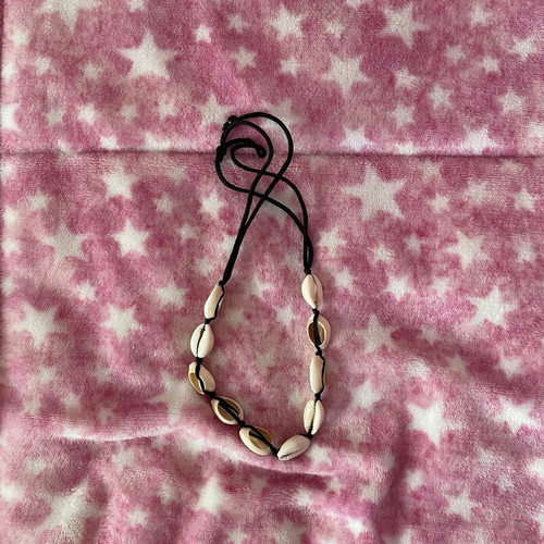 Necklace with shells in excellent condition