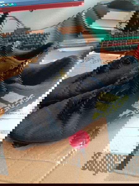 Adidas ποδοσφαιρικό παπούτσι ~ νούμερο 42