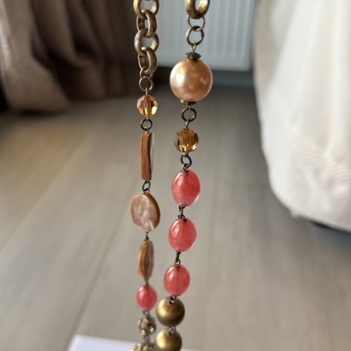 Accessories necklace like new with pink stones and shells