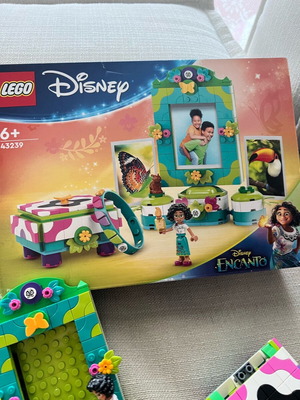 Lego Disney Encanto Mirabelʼs Photo Frame и кутия за бижута употребявани (#43239)