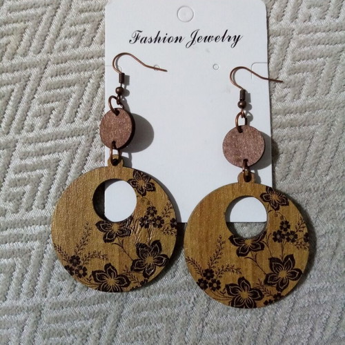 Wooden earrings new, beige and brown, very light