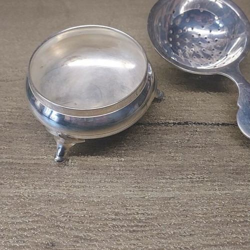 Vintage tea strainer like new, silver with drip tray
