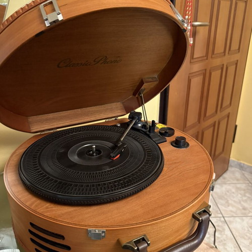 Vintage Classic Pono Record Player used with built-in speakers