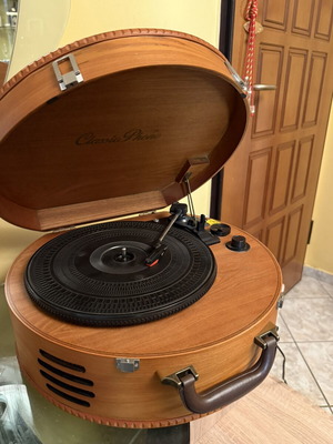 Vintage Classic Pono Record Player used with built-in speakers