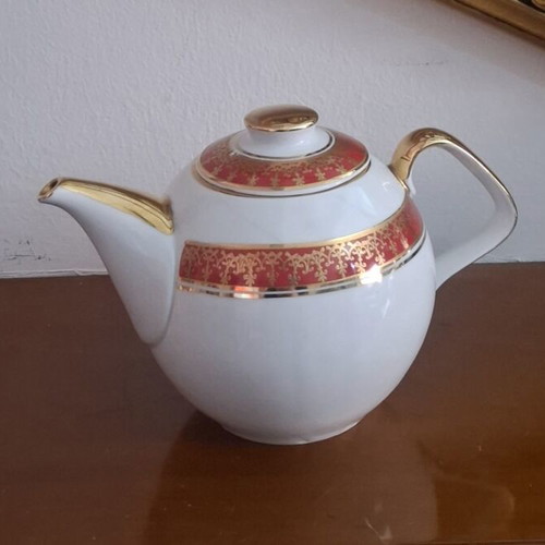 Istanbul Porcelain teapot like new, vintage style with gold details