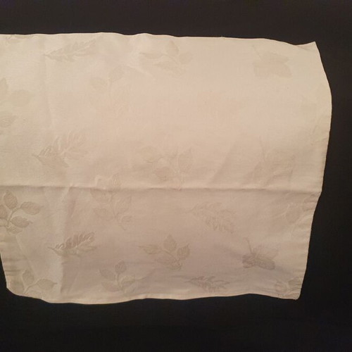 Pillowcase with embossed leaves, cream and white, 52x48 cm