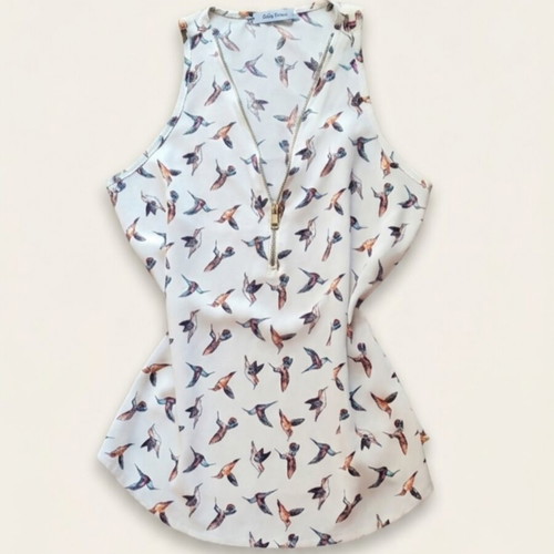 Sleeveless blouse like new, white with colorful bird patterns