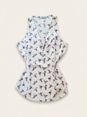 Sleeveless blouse like new, white with colorful bird patterns