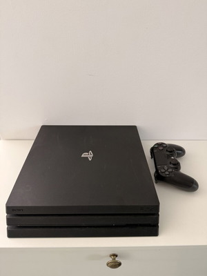PlayStation 4 PRO console with controller 1TB
