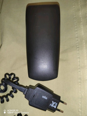 Braun shaver used with case and power cord