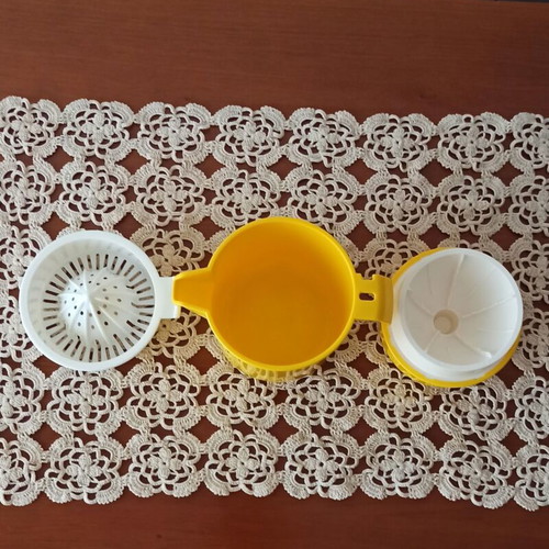 Citrus juicer yellow plastic 1970's vintage new
