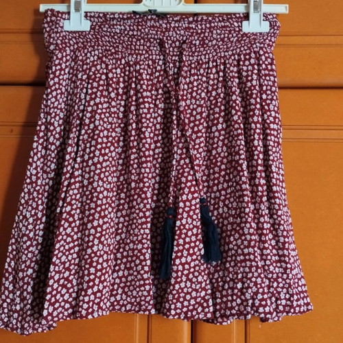 Skirt with elastic waist like new, size S, white and red
