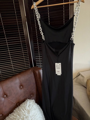 Zara εξώπλατο σατέν φόρεμα με αλυσίδες αντί για τιράντες σε μαύρο, XS με καρτελάκι