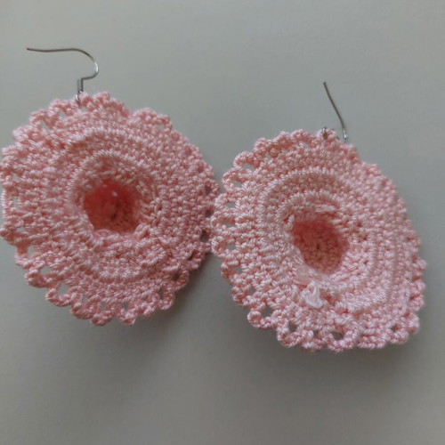 Handmade crochet earrings in pink, like new, hat shape