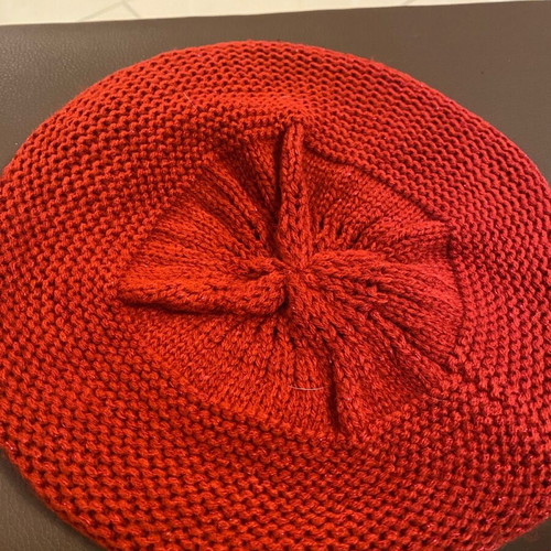Red beret like new for girls 8-16 years old