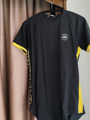 Noshame men's t-shirt like new, size S, black with yellow details