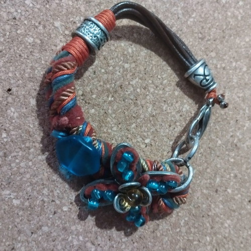 Bracelet with leather, silver and stones in excellent condition