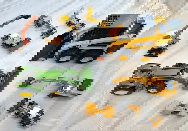 CATERPILLAR και SIKU  ΜΕΤΑΛΛΙΚΕΣ ΝΤΑΛΙΚΕΣ ΕΚΣΚΑΦΕΙΣ
