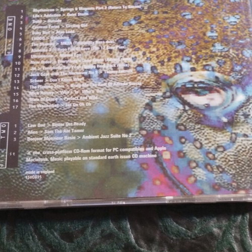 Va Volume 15 2CD with Book Technology Alert like new