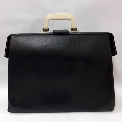 Original Doctor Bag from the 1950s in like new condition