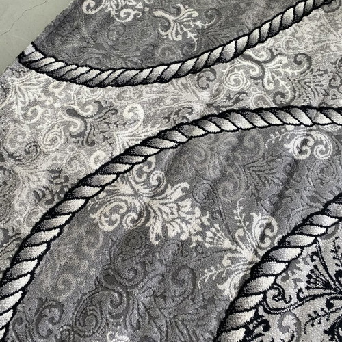 Large black and white rug like new, 2.30x1.90 m