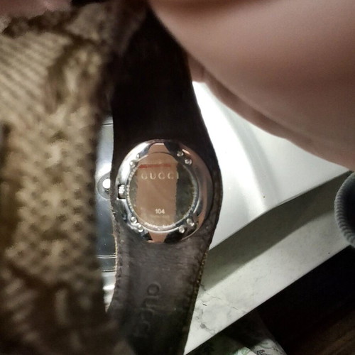Gucci watch like new authentic