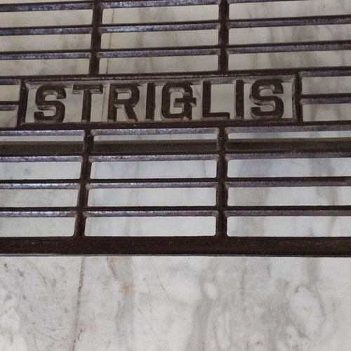 Striglis sewing machine like new, fully functional