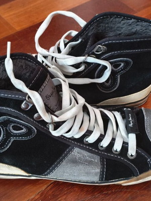Pepe Jeans ψηλά sneakers από μαύρο καστόρι και γκρι, μέγεθος 40.5