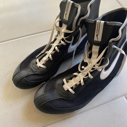 Nike Machomai 2 boxing set like new with gloves and bandages