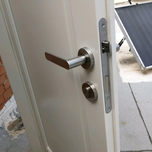 Solid wood white doors like new, pack of 3 pieces