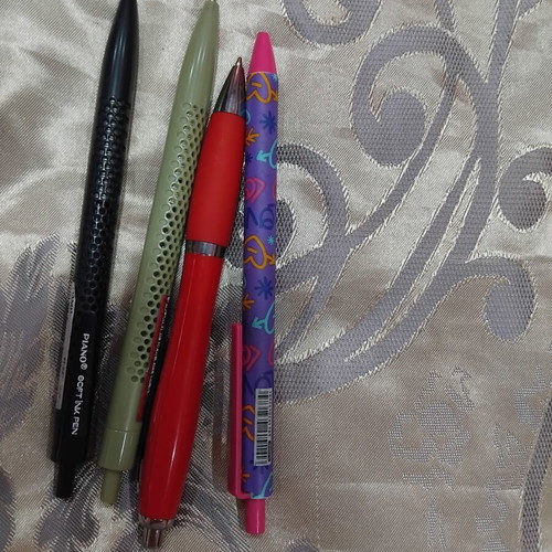 Set of 12 used pens for collectors