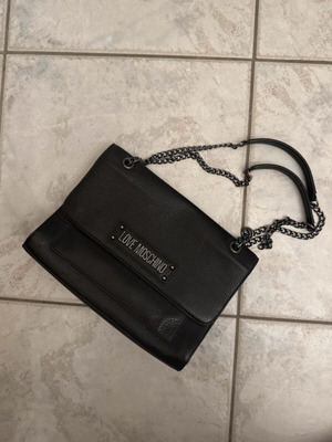 Moschino shoulder bag like new, black leather with grey chain