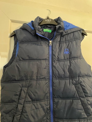 Benetton αμάνικο μπουφάν μεταχειρισμένο για αγόρι 10-11 ετών μπλε