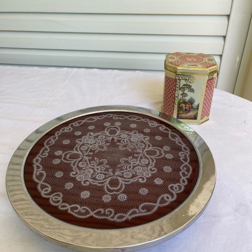 Cake stand and tin box set used with lace design