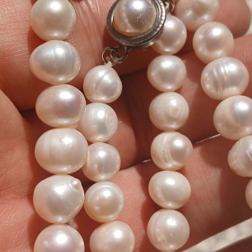 Necklace with natural pearls and metal clasp, 44 cm