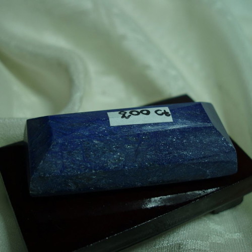 Desk decor mineral sapphire 200 ct new